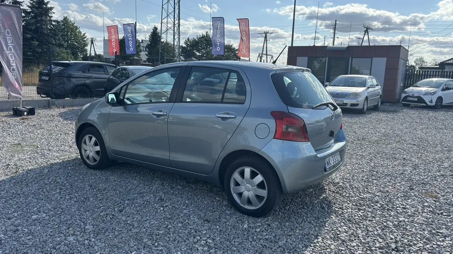 TOYOTA Yaris -