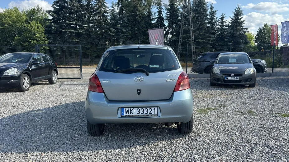 TOYOTA Yaris -