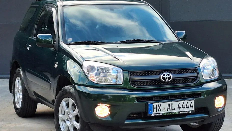 TOYOTA RAV4 -