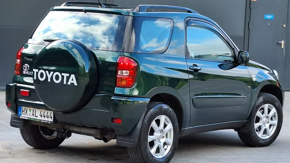 TOYOTA RAV4 -