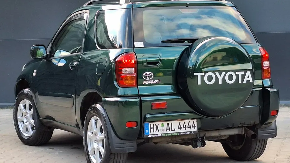 TOYOTA RAV4 -