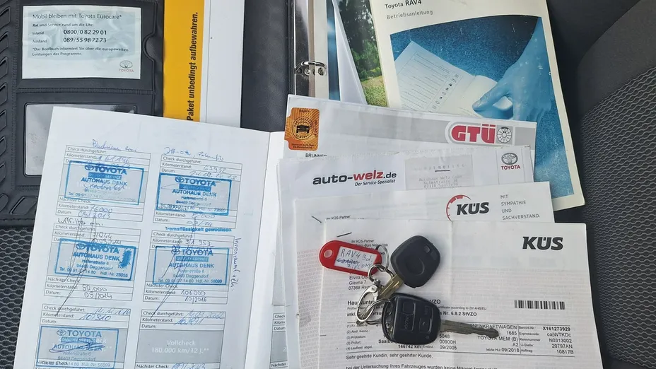 TOYOTA RAV4 -