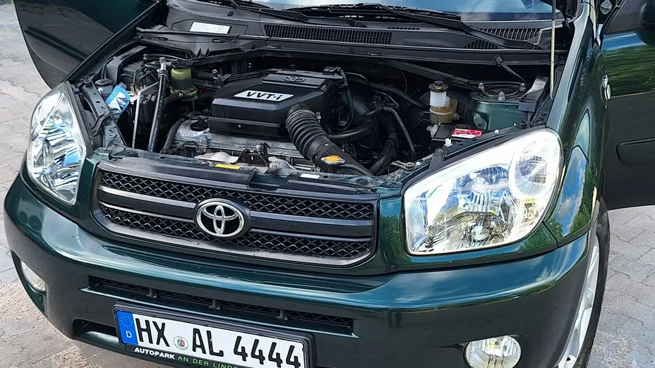 TOYOTA RAV4 -