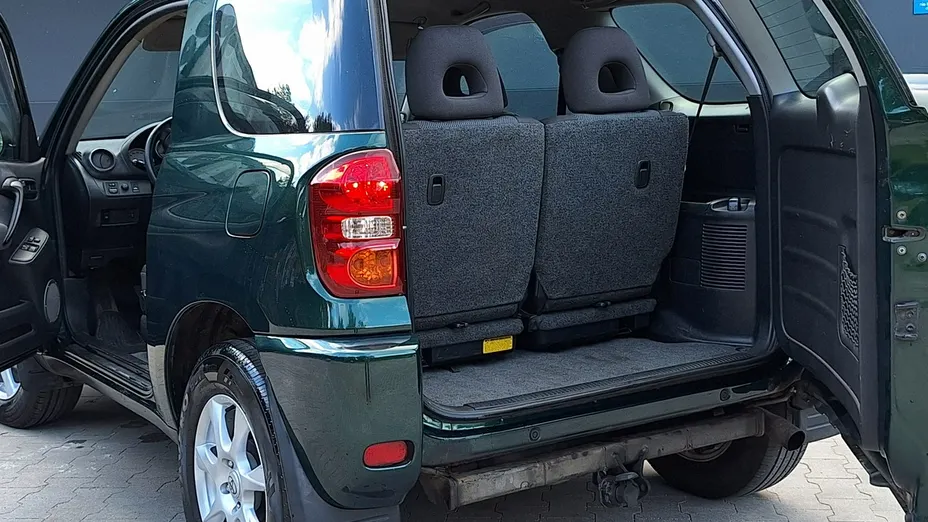 TOYOTA RAV4 -