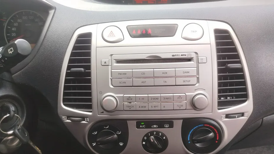 HYUNDAI i20 -