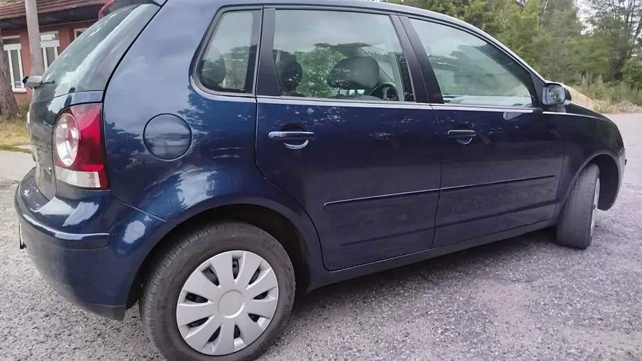 VOLKSWAGEN Polo -