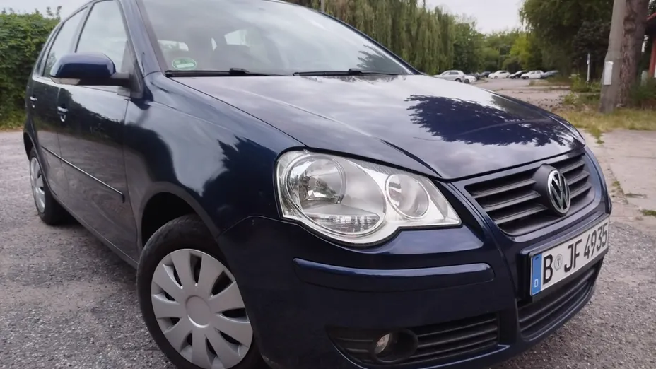 VOLKSWAGEN Polo -