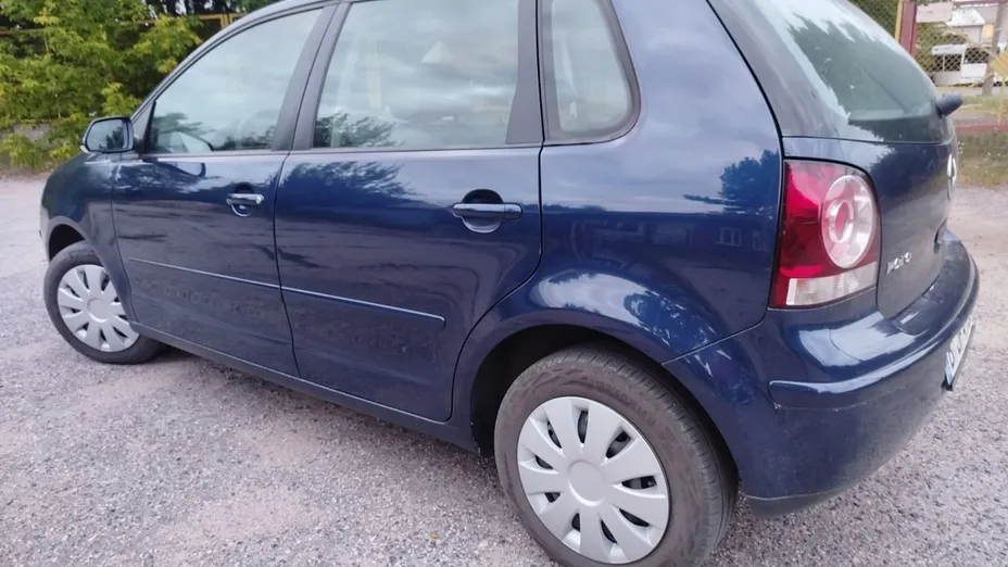 VOLKSWAGEN Polo -