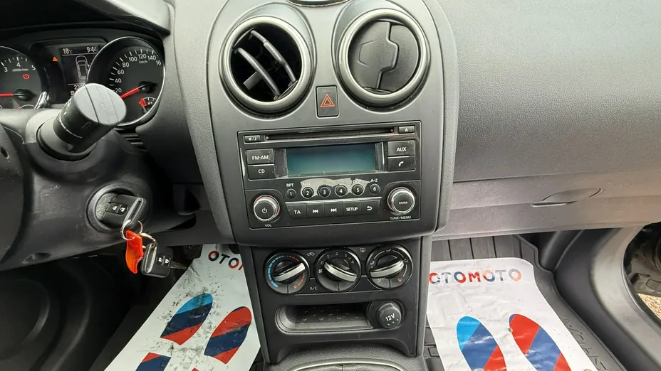 NISSAN Qashqai -