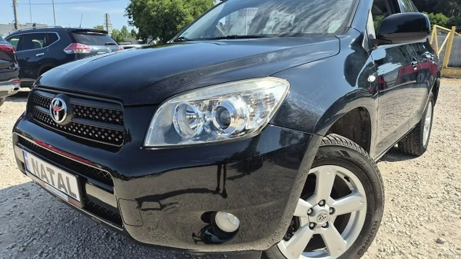 TOYOTA RAV4 -