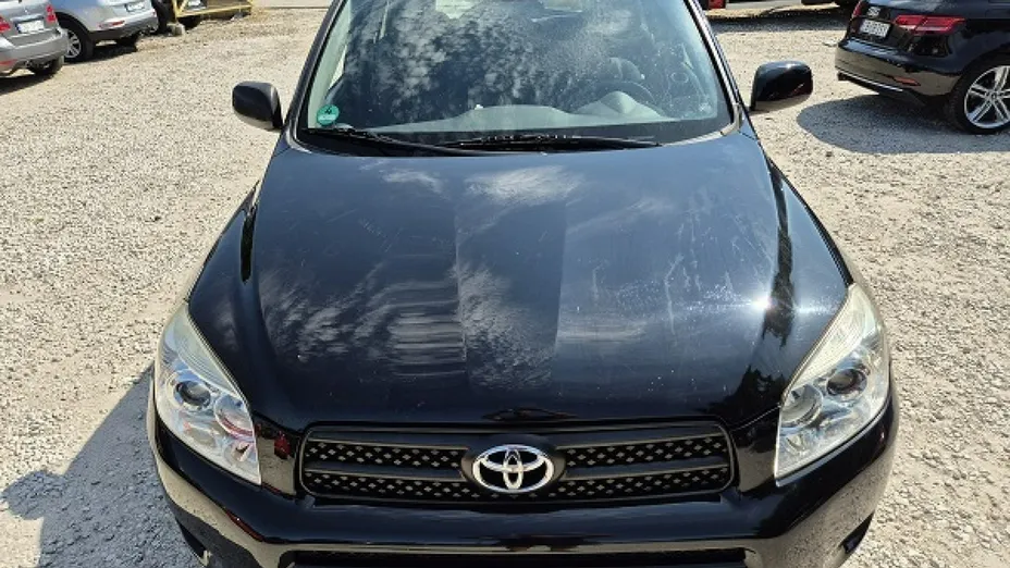 TOYOTA RAV4 -