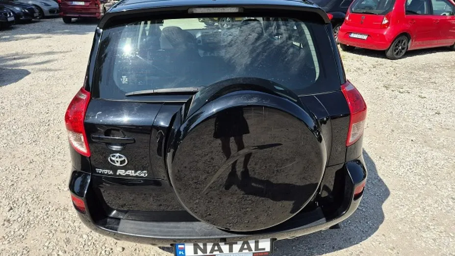 TOYOTA RAV4 -