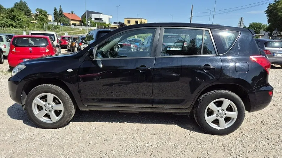 TOYOTA RAV4 -
