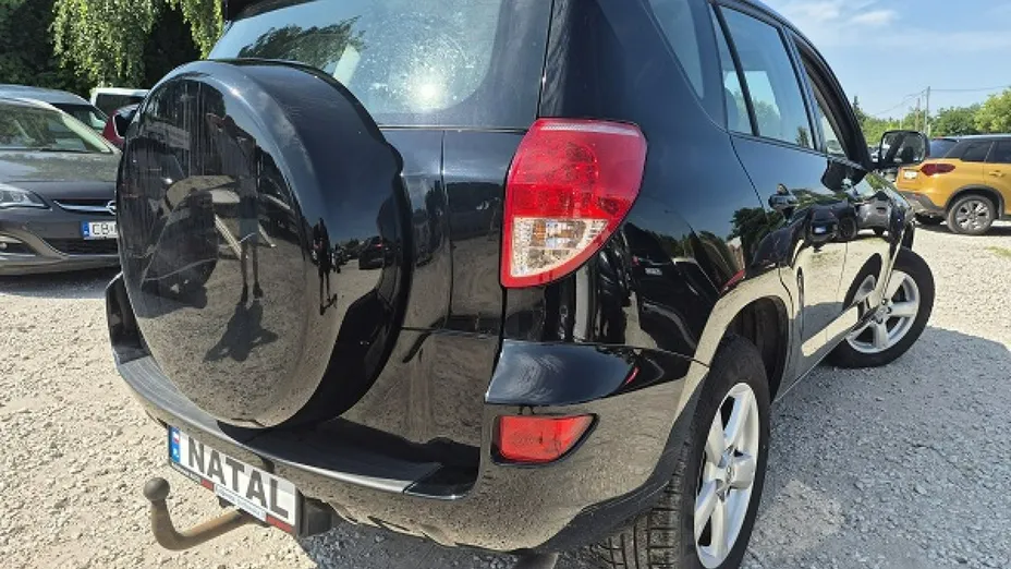 TOYOTA RAV4 -