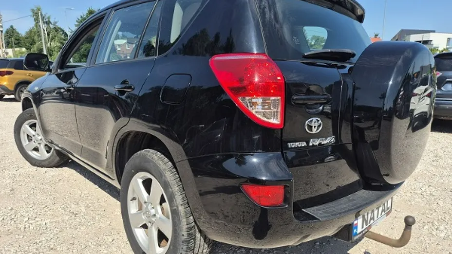 TOYOTA RAV4 -
