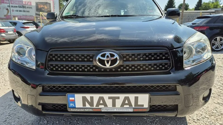 TOYOTA RAV4 -