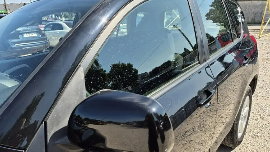 TOYOTA RAV4 -
