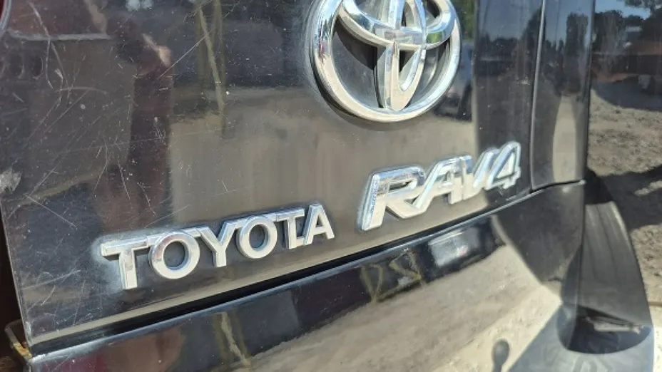 TOYOTA RAV4 -
