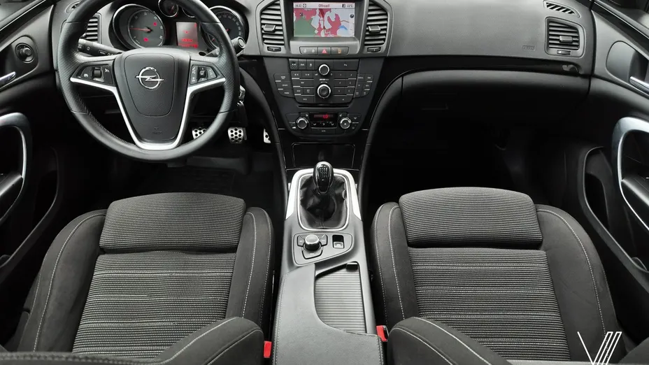 OPEL Insignia -
