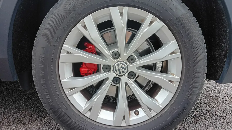 VOLKSWAGEN Tiguan -