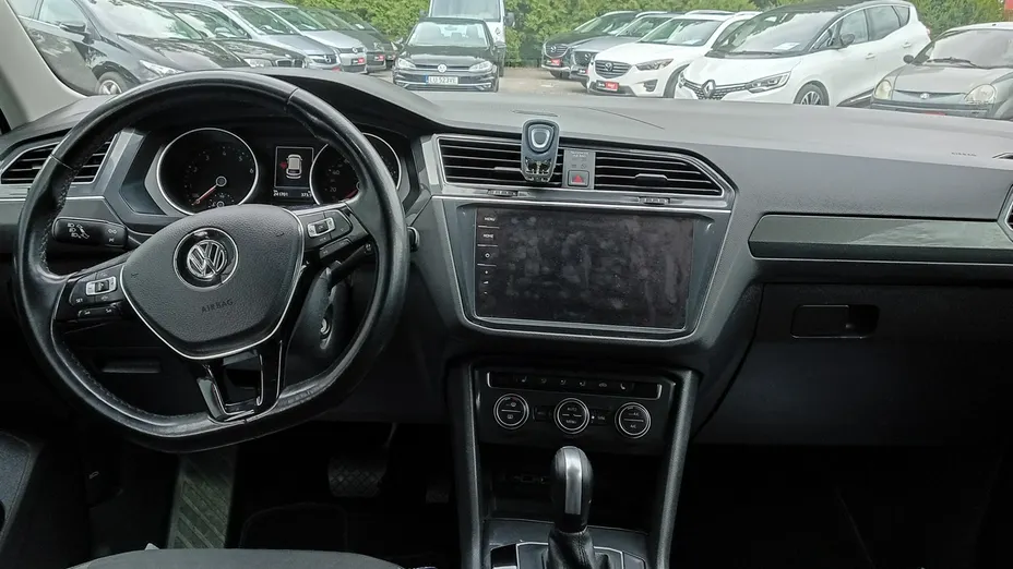 VOLKSWAGEN Tiguan -