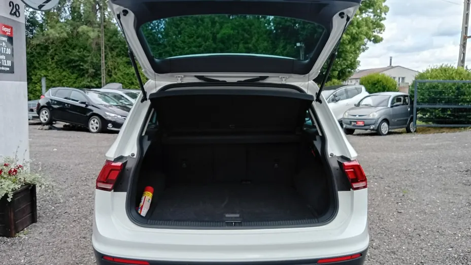 VOLKSWAGEN Tiguan -