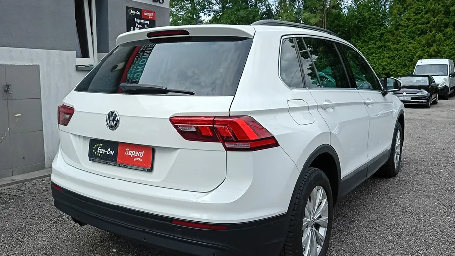 VOLKSWAGEN Tiguan -