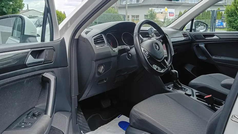 VOLKSWAGEN Tiguan -