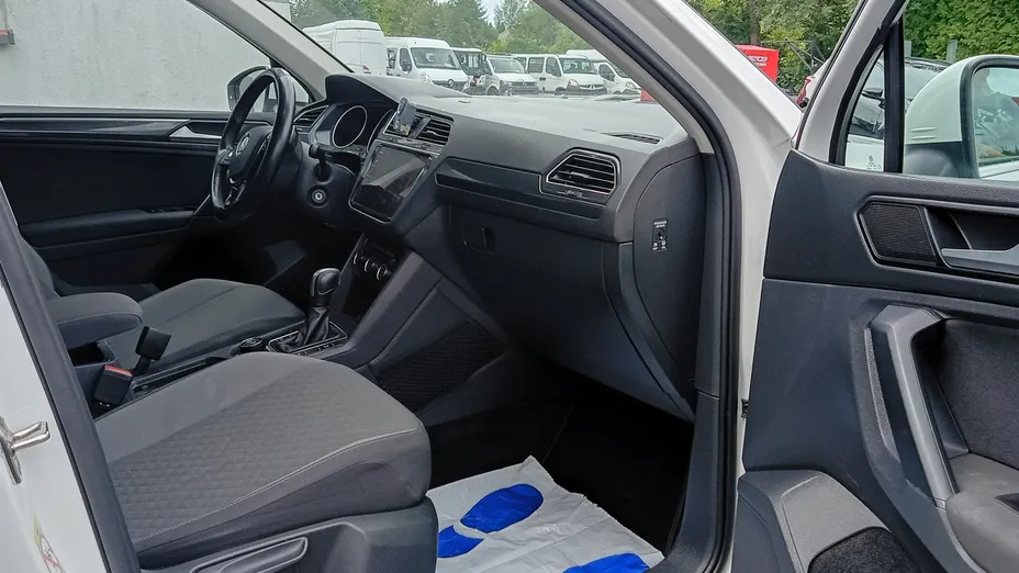 VOLKSWAGEN Tiguan -