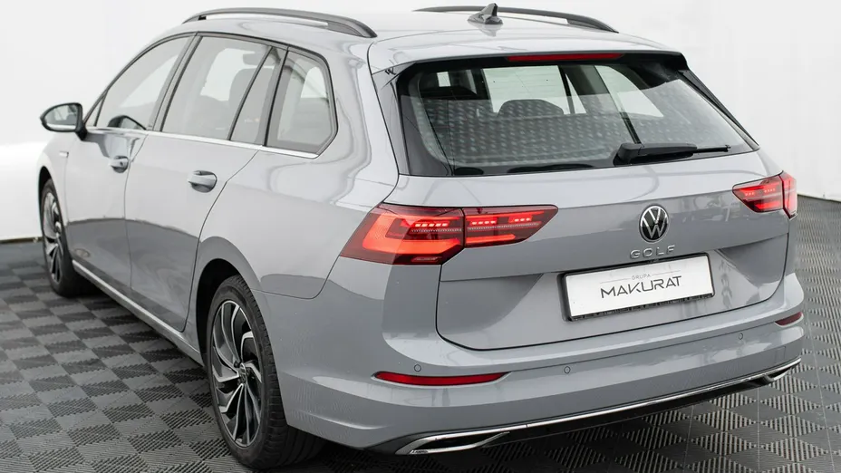 VOLKSWAGEN Golf -