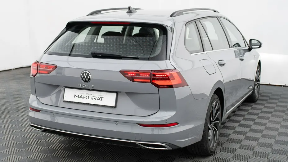 VOLKSWAGEN Golf -