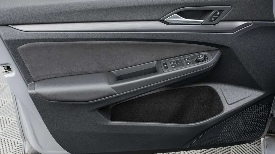 VOLKSWAGEN Golf -