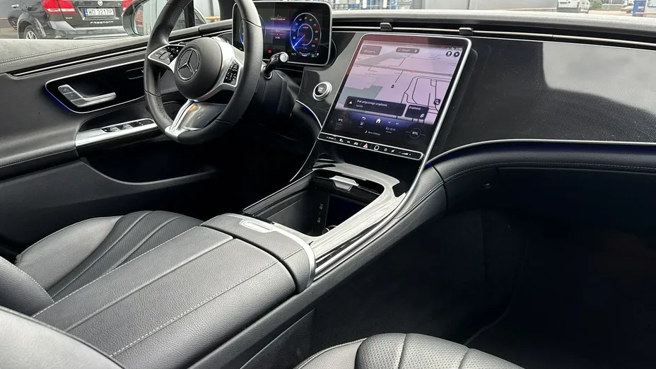MERCEDES-BENZ EQE -