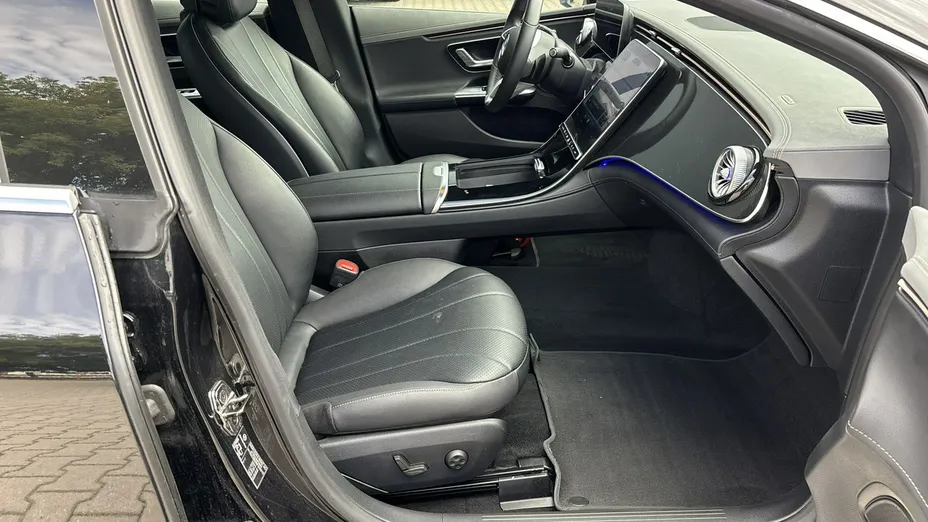 MERCEDES-BENZ EQE -