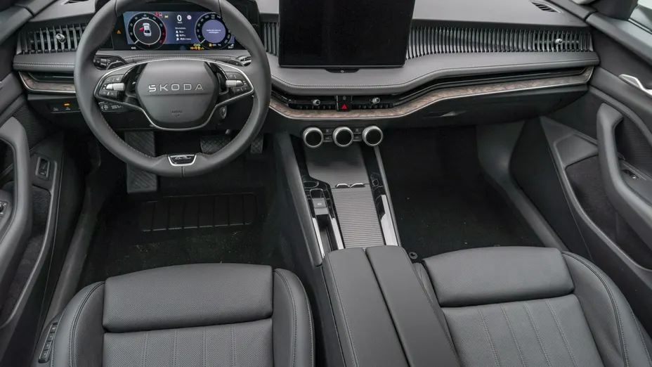 SKODA Superb -