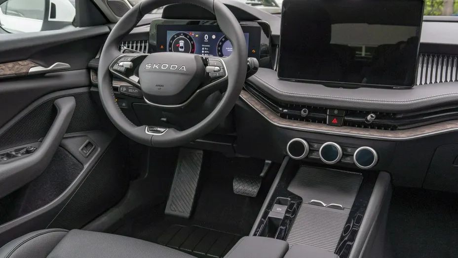 SKODA Superb -