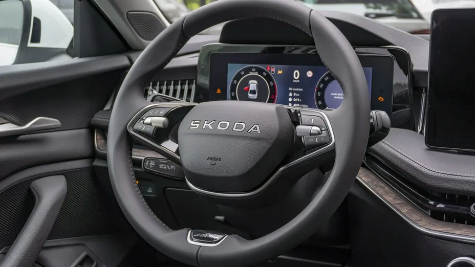 SKODA Superb -
