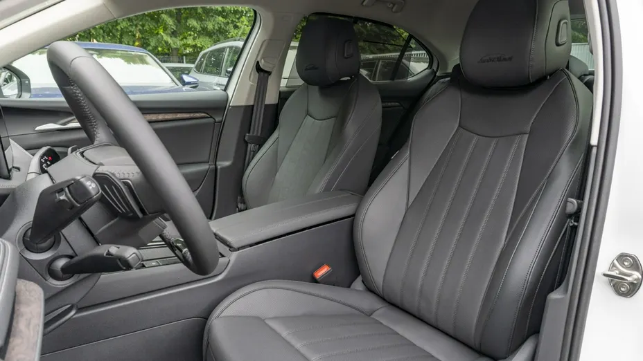 SKODA Superb -