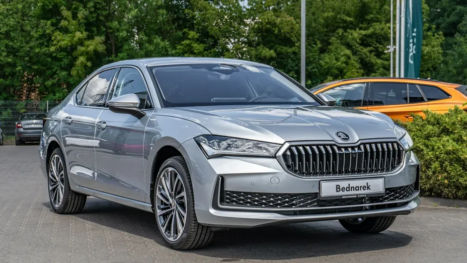 SKODA Superb -
