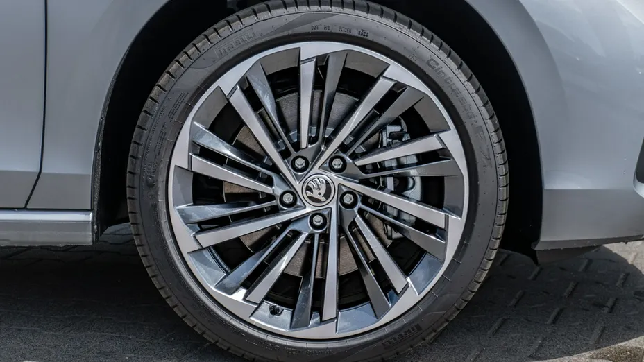 SKODA Superb -