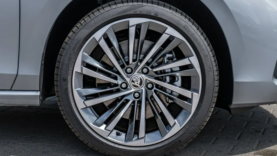 SKODA Superb -