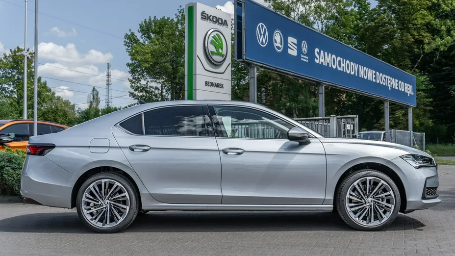SKODA Superb -