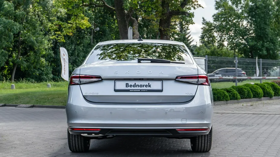 SKODA Superb -