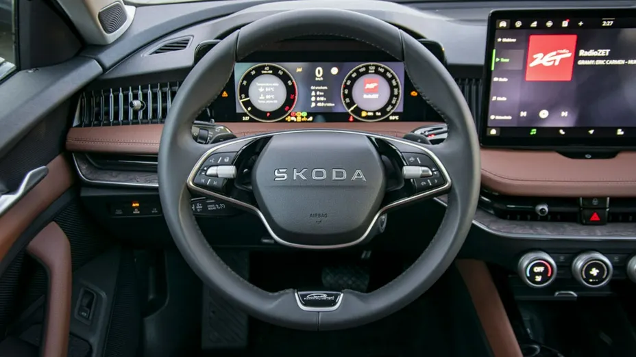 SKODA Superb -