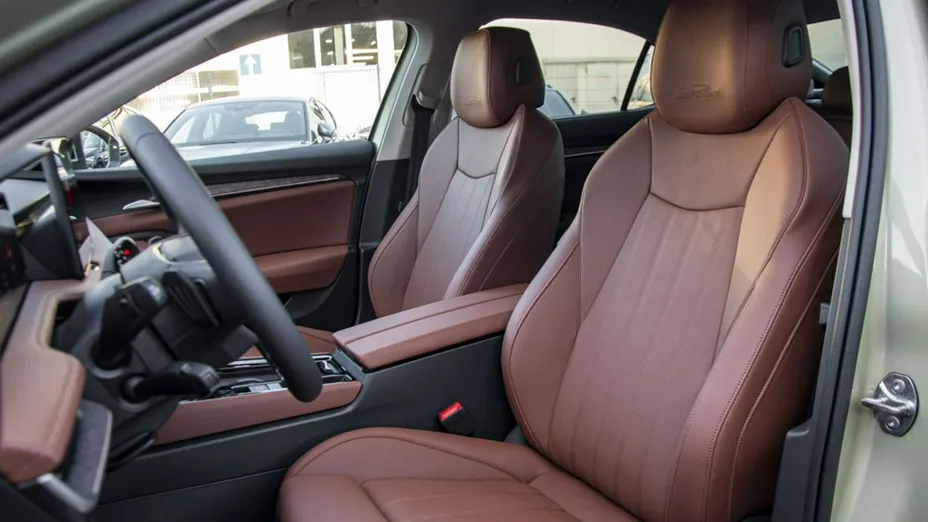 SKODA Superb -