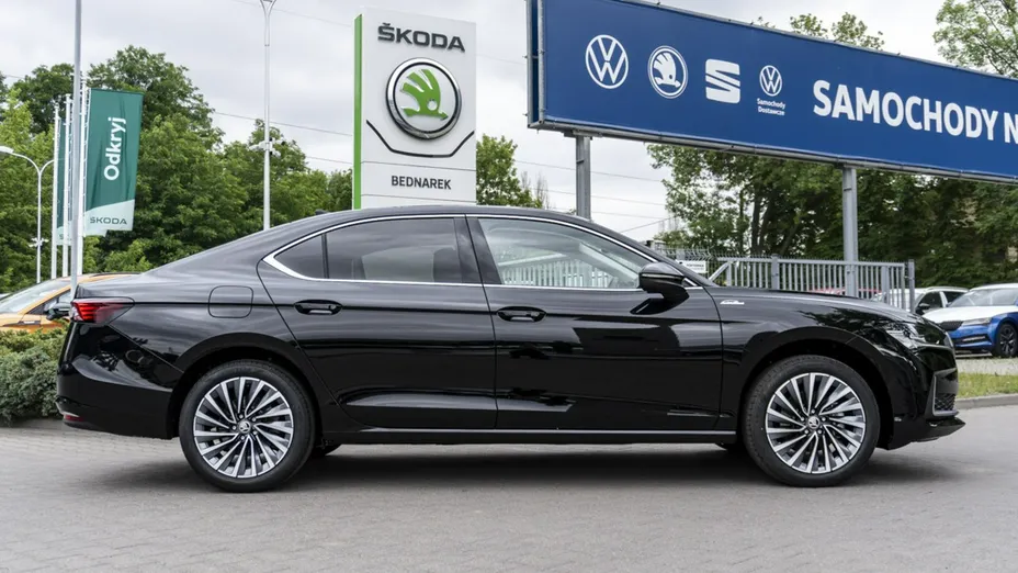 SKODA Superb -