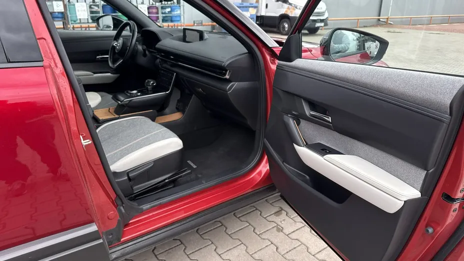 MAZDA MX-30 -