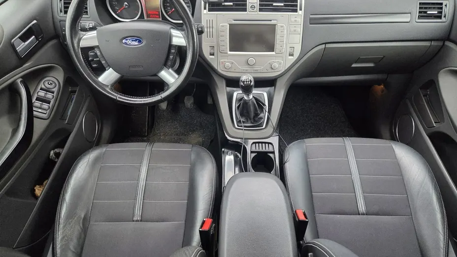 FORD Kuga -