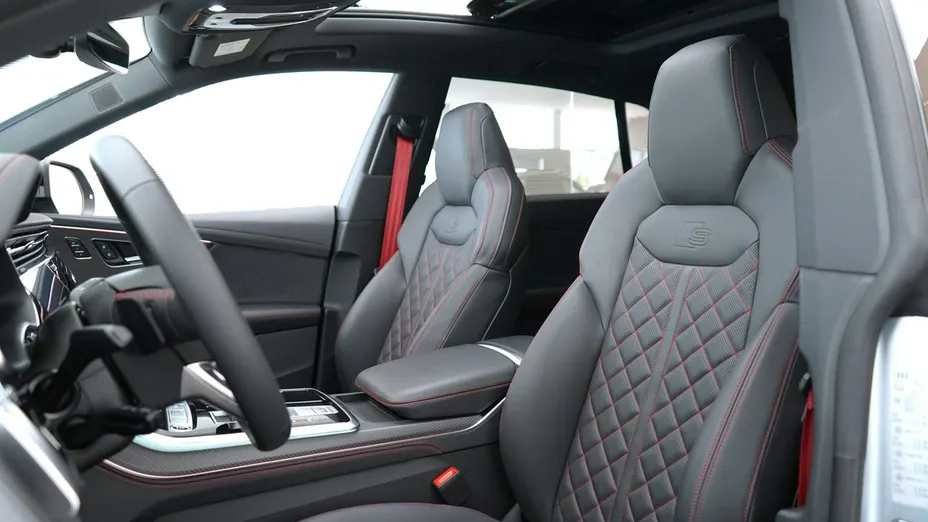 AUDI Q8 -