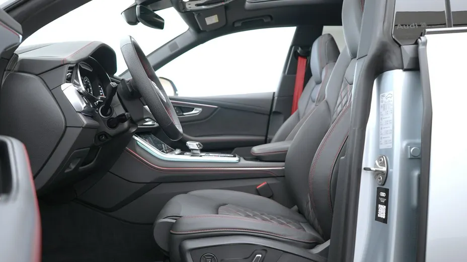 AUDI Q8 -